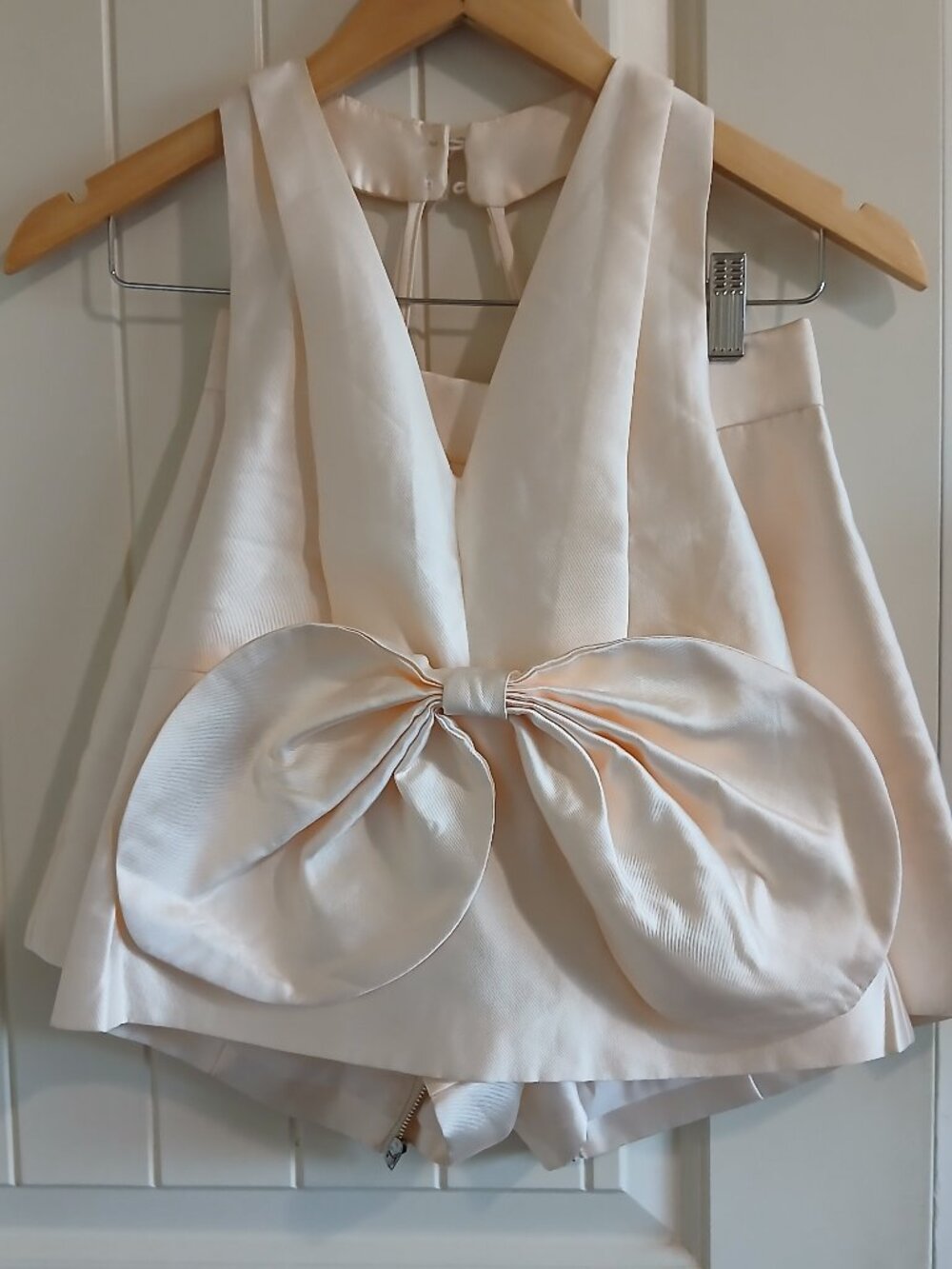 Open-back top and shorts set;Cream white, size XS